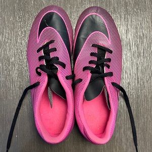 Girls Nike Soccer Cleats size 5.5